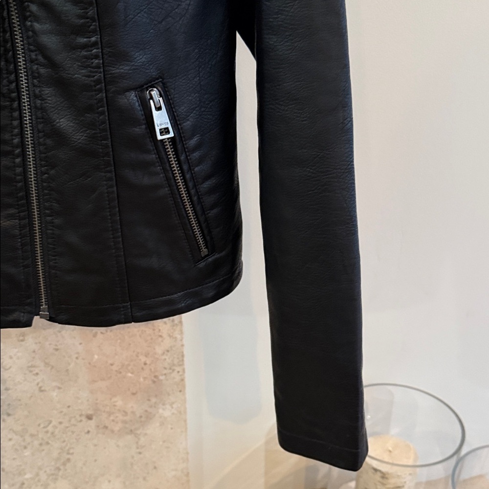 Levi's Classic Black Faux Leather Moto Jacket. Women’s Size Small - Picture 6 of 12